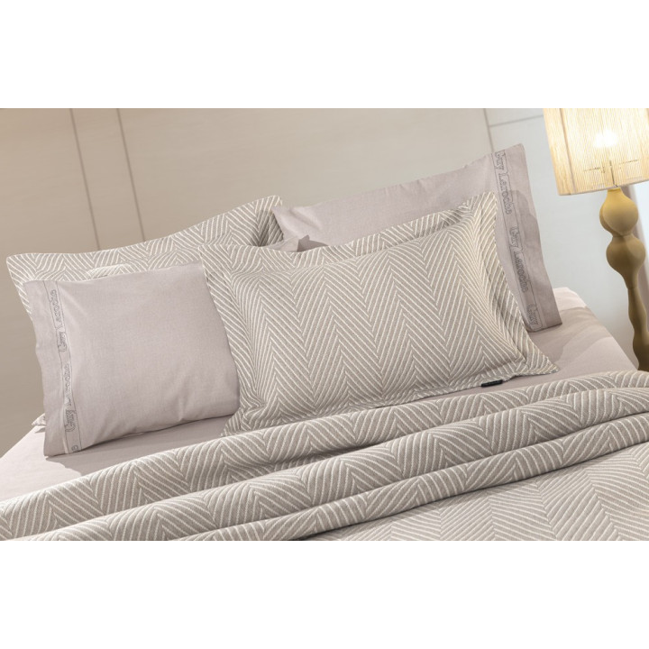 Κουβέρτα jacquard Vigo Linen 245x260 Guy Laroche