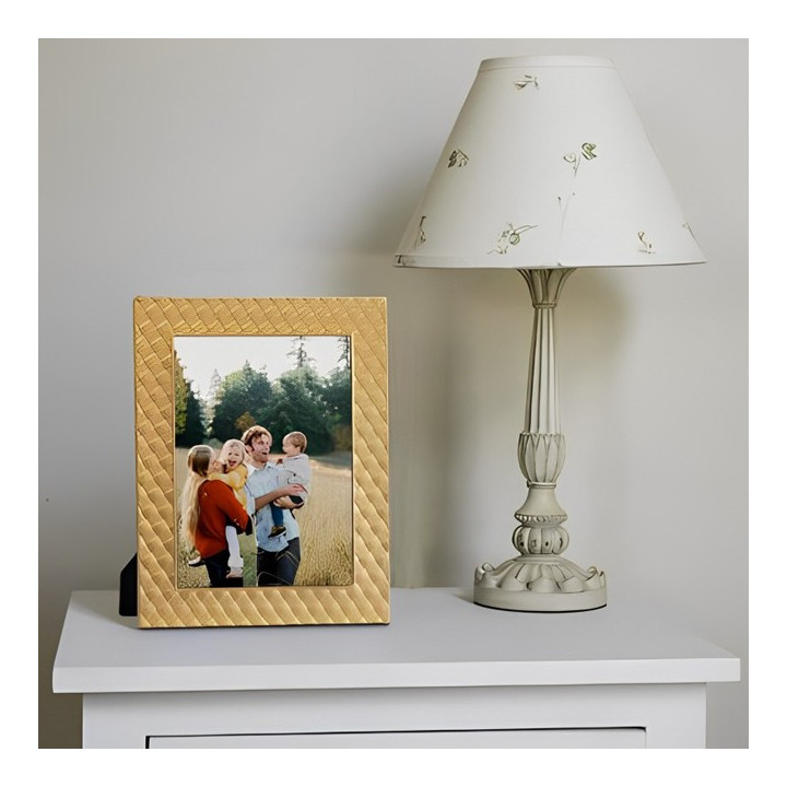 Μεταλλική Κορνίζα χρυσή ματ σφυρήλατη Για Φωτογραφία 15x20 Εκ.